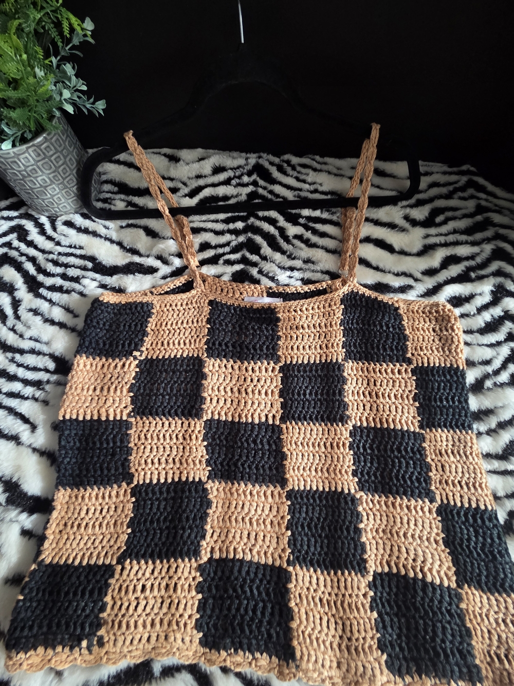 Pink Lily Crochet Checkerboard Camisole - Black and Tan. Size L - Picture 6 of 7